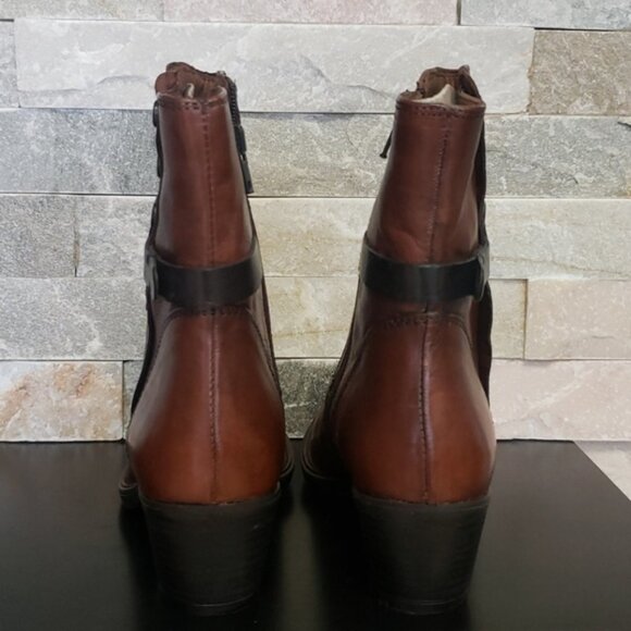 Clarks Women's Maymie Skye Boot (H108-20) - Picture 4 of 9